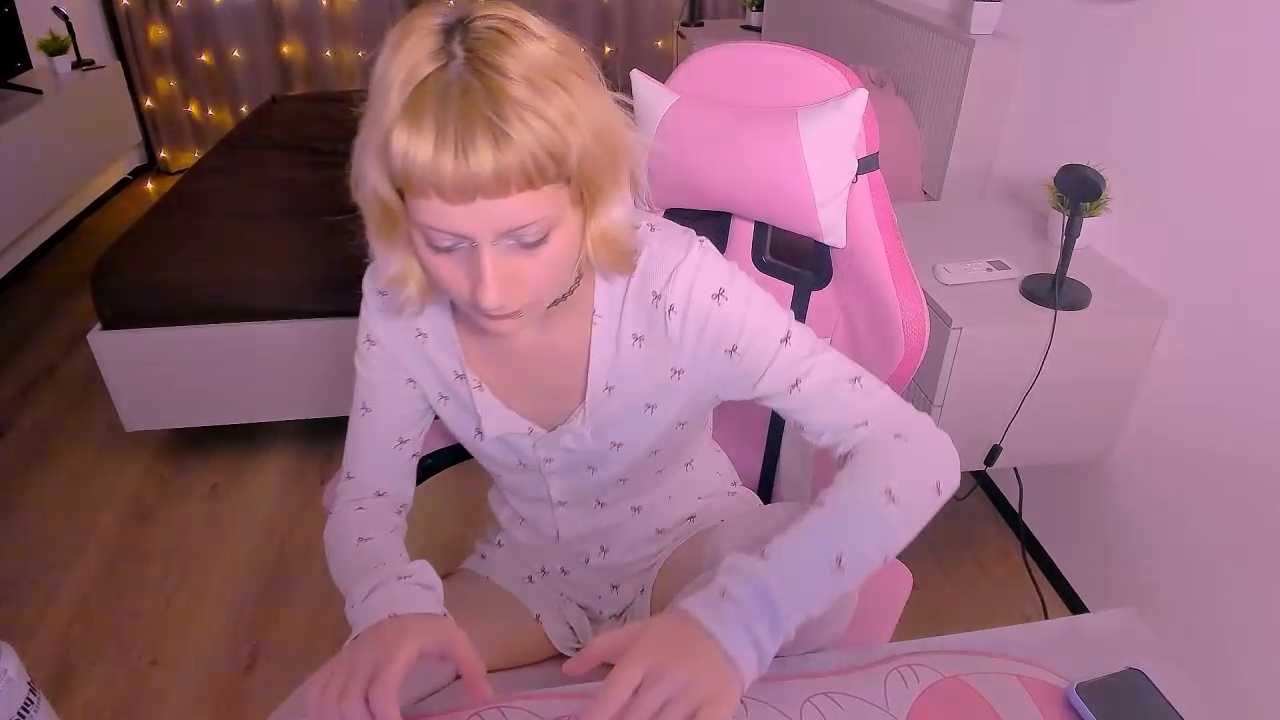 NicoNicole Stripchat recording – Oct 25, 2026