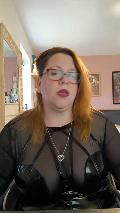 NikiDeeOfficial