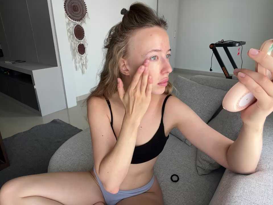 Nura_n_Sarah cam recording
