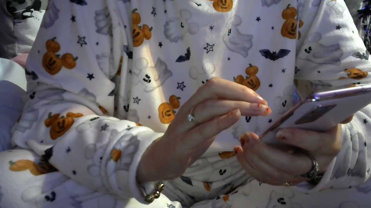 ORANGE-PRETTY-PUSSY