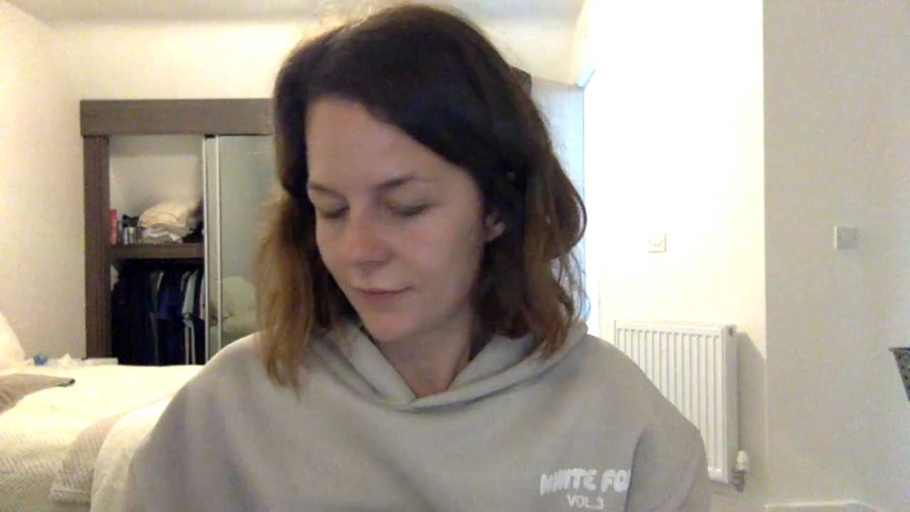 Petite-Esme Stripchat recording – Oct 21, 2026