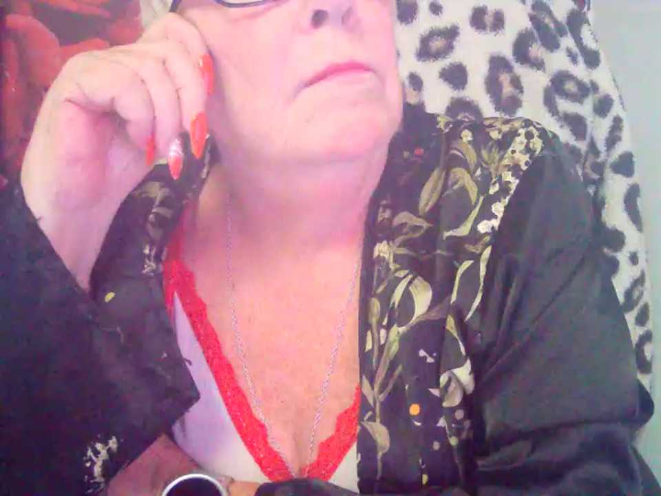 Playful_MILF_Demi cam recording