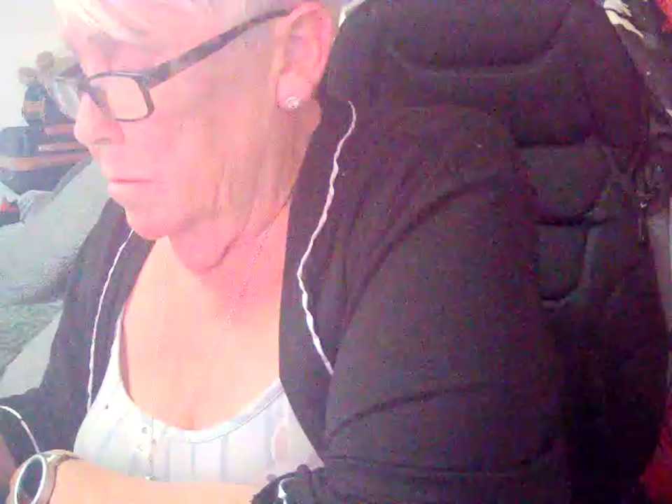 Playful_MILF_Demi