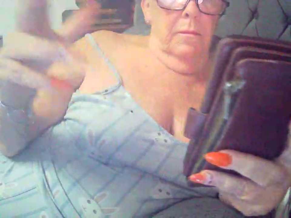 Playful_MILF_Demi