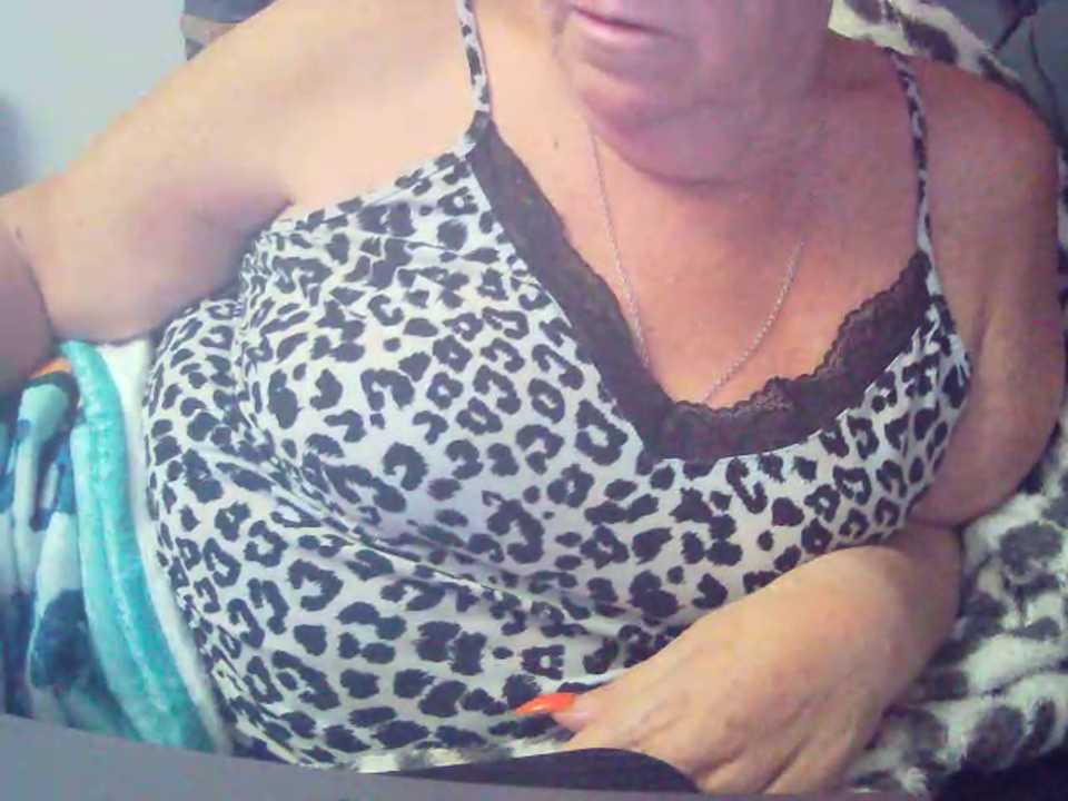 Playful_MILF_Demi cam recording