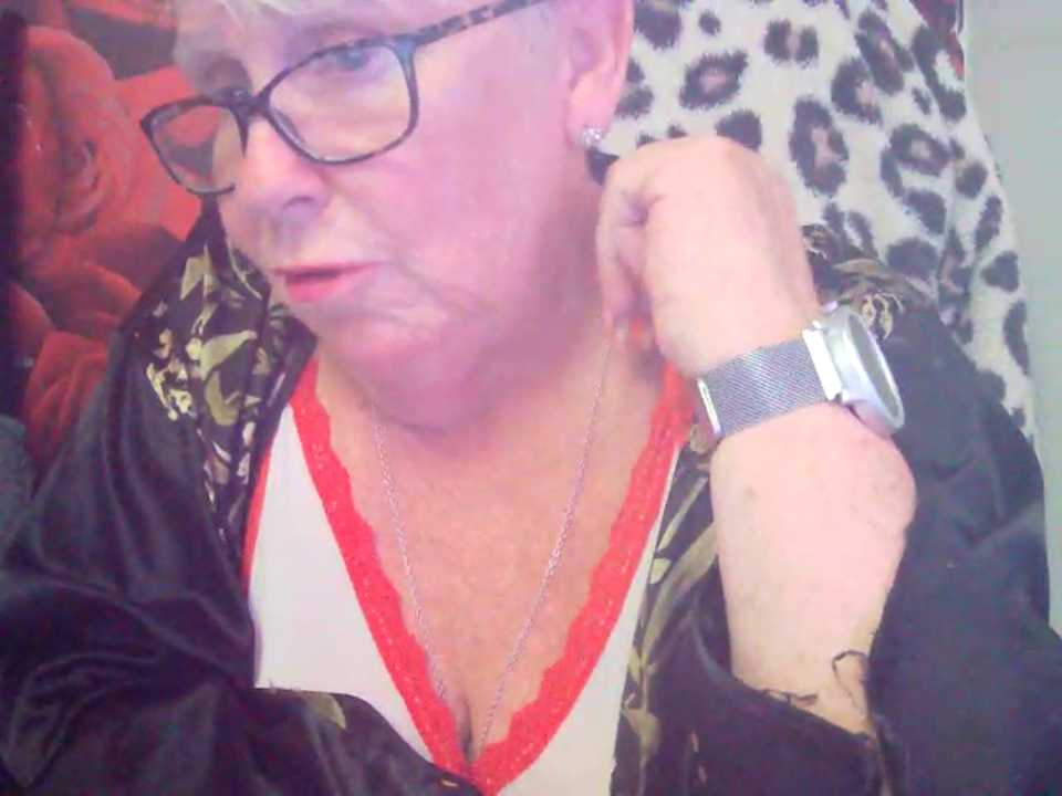 Playful_MILF_Demi cam recording