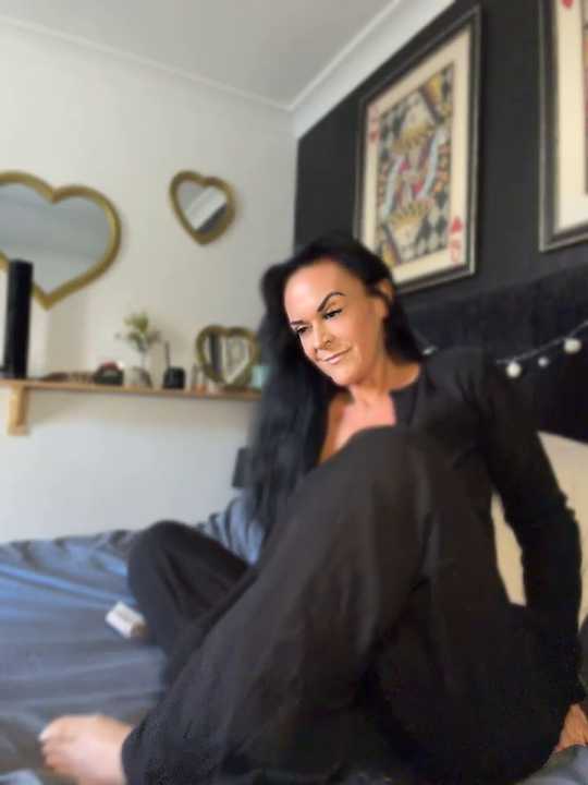 Raven-Noir Stripchat recording – Oct 21, 2026