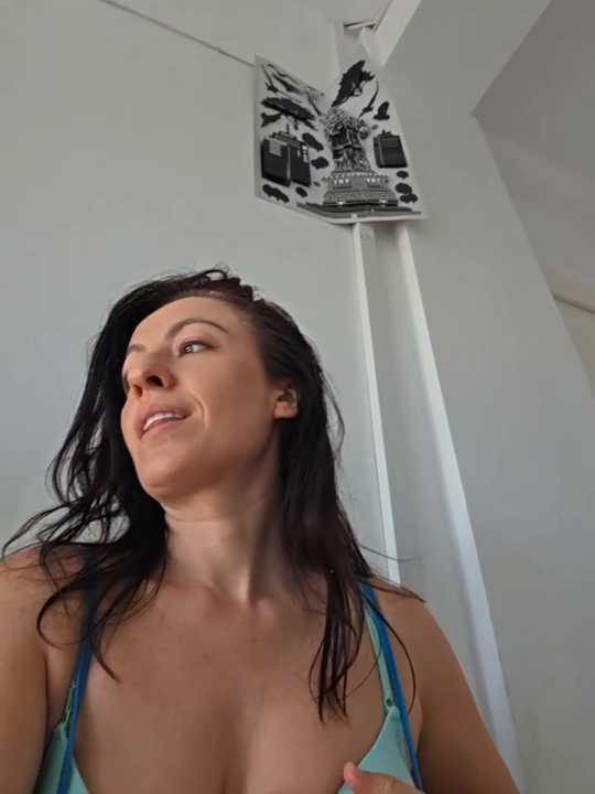 Risky_woman