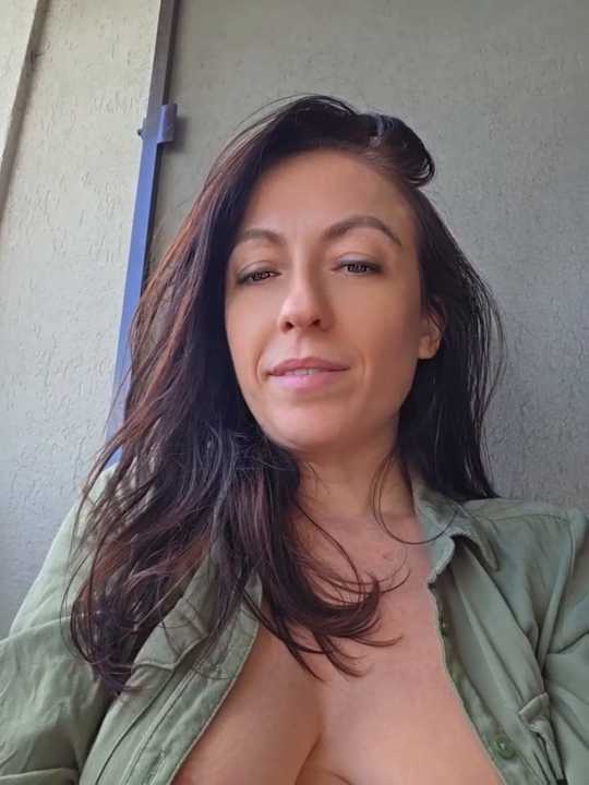 Risky_woman