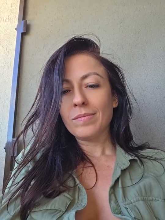Risky_woman