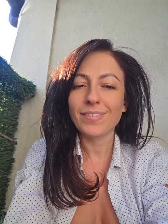 Risky_woman