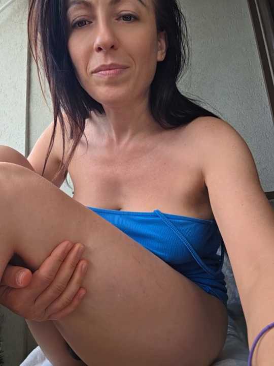 Risky_woman