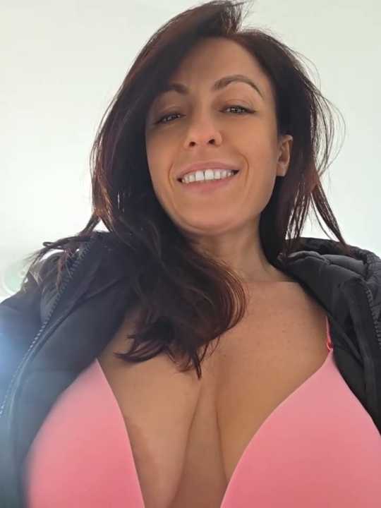 Risky_woman