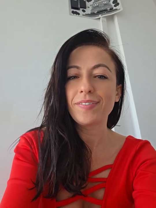 Risky_woman