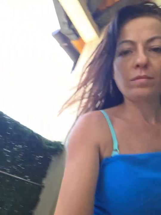 Risky_woman