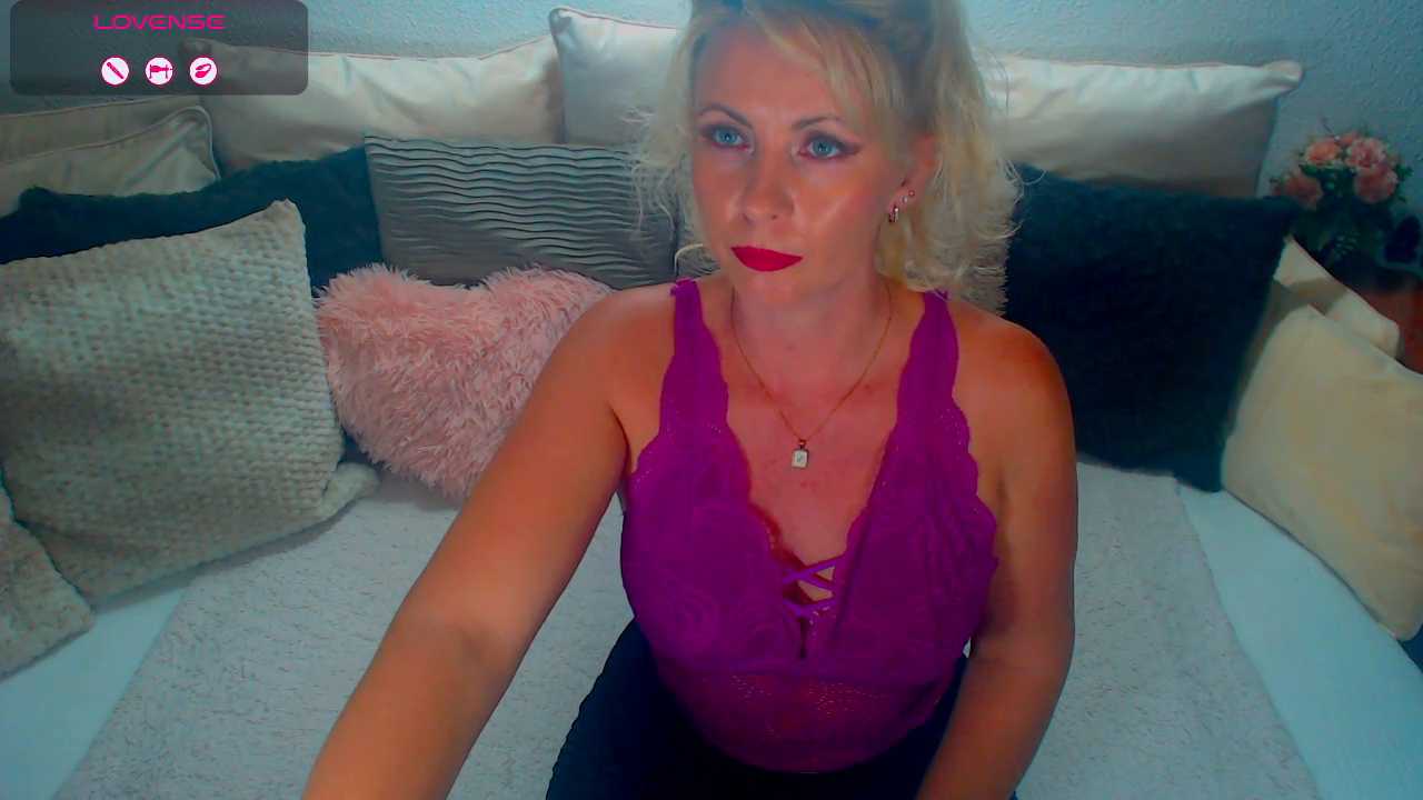 Royally_Alix cam recording