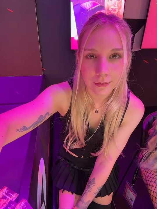 SabrinaRose_xxx Stripchat recording – Oct 22, 2026