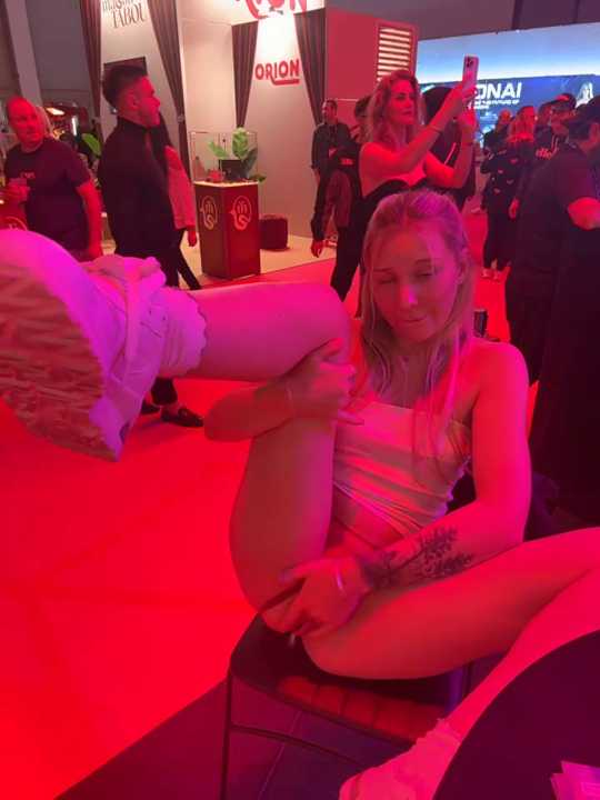 SabrinaRose_xxx Stripchat recording – Oct 25, 2026