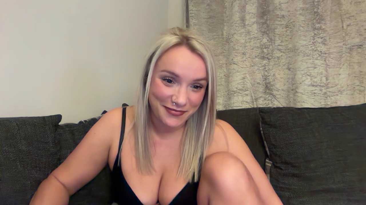 Seductive_SavannahX cam recording