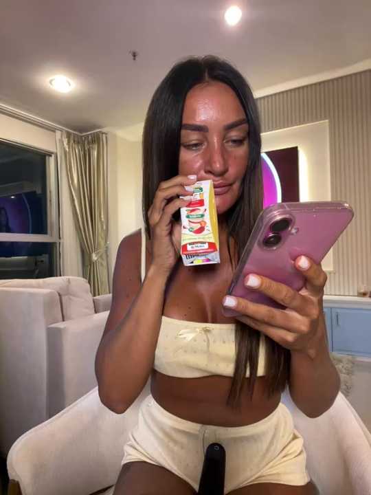 SensationalSelina Stripchat recording – Oct 27, 2026
