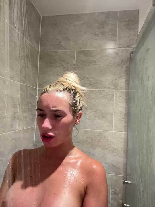 SexySaraxxoo