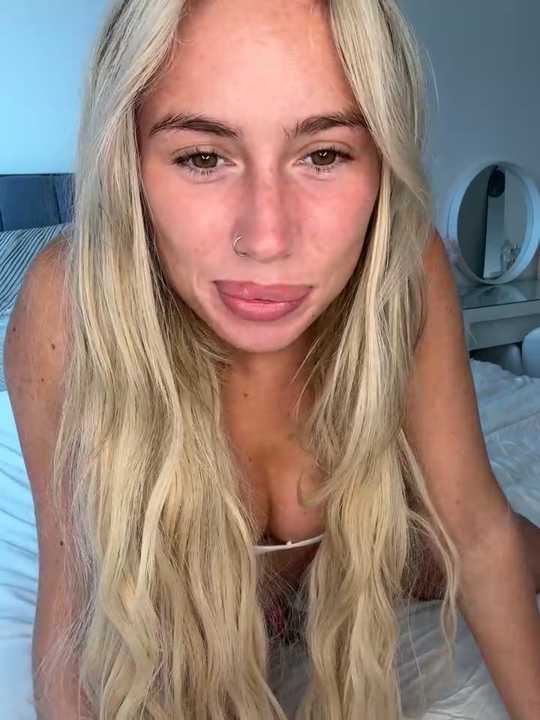 SexySaraxxoo