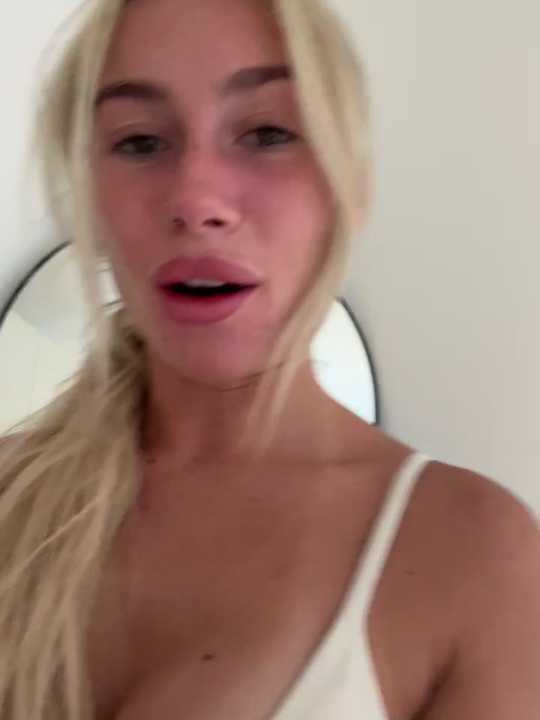 SexySaraxxoo