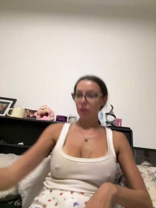 SexySophiaax Stripchat recording – Oct 27, 2026