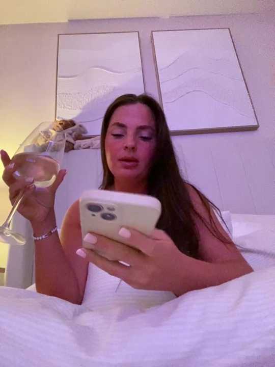 SexyWillowUk Stripchat recording – Oct 19, 2026