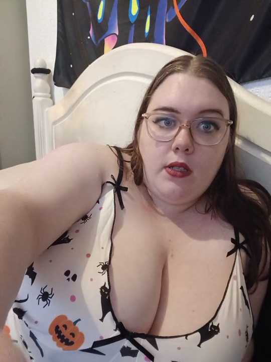 Sexycurvyemilyy
