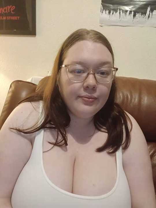 Sexycurvyemilyy cam recording