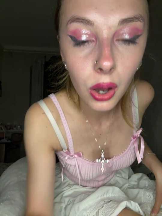 Shy_Little_Mia