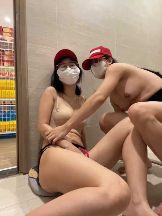 Sneaky_Cumshoot