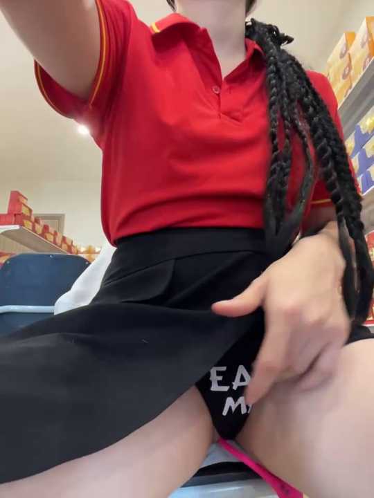 Sneaky_Cumshoot