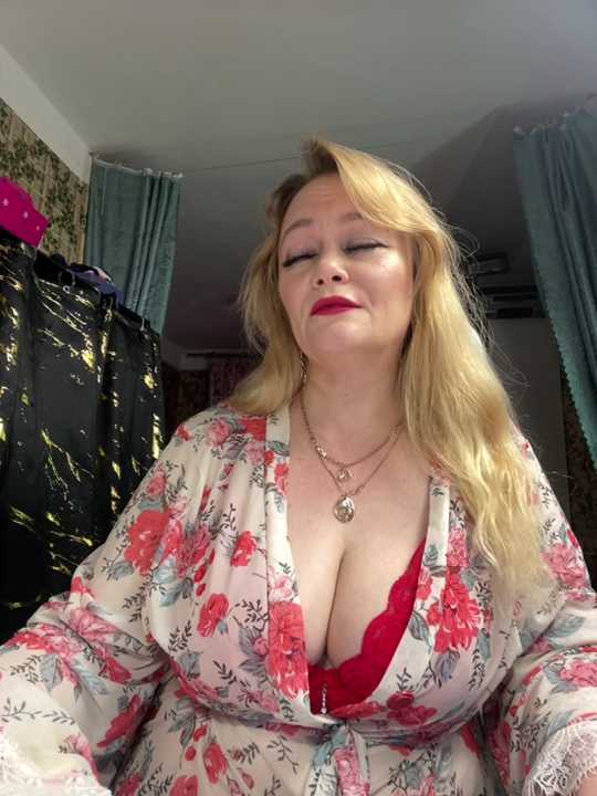 Sweet-blonde cam recording