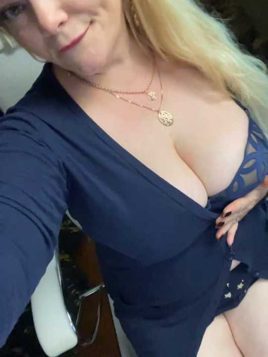 Sweet-blonde cam recording