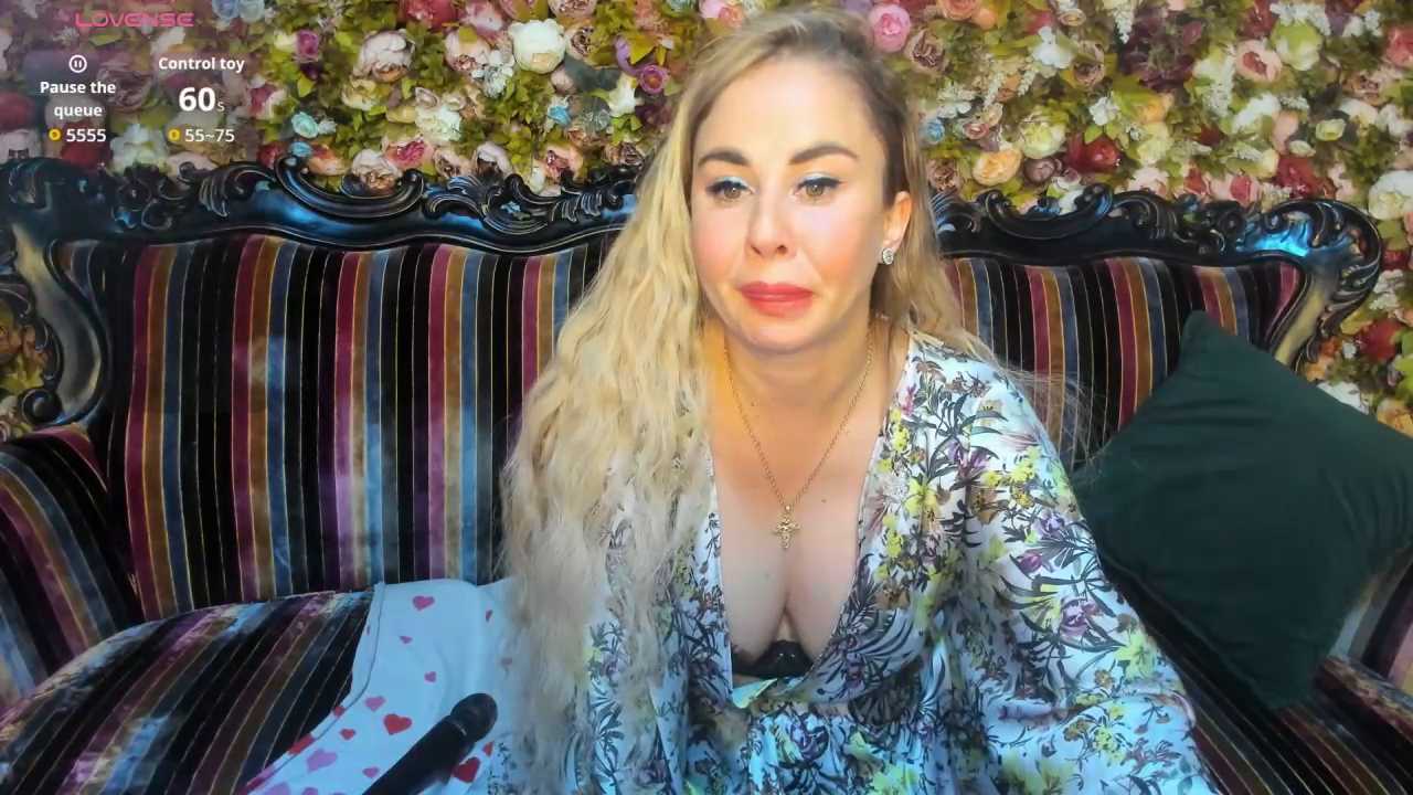 TIFF_THE_MILF cam recording