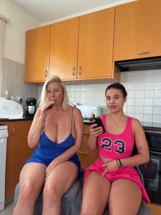 TUNDEROSE1 Stripchat recording – Oct 18, 2026