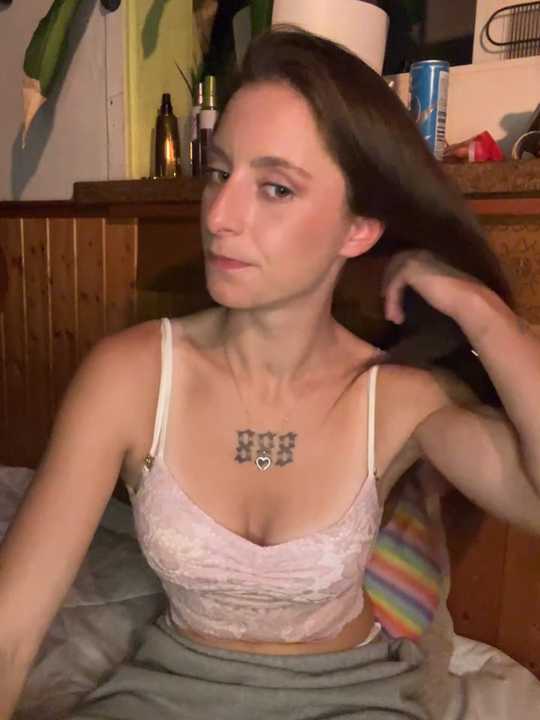 TeenLeonie18