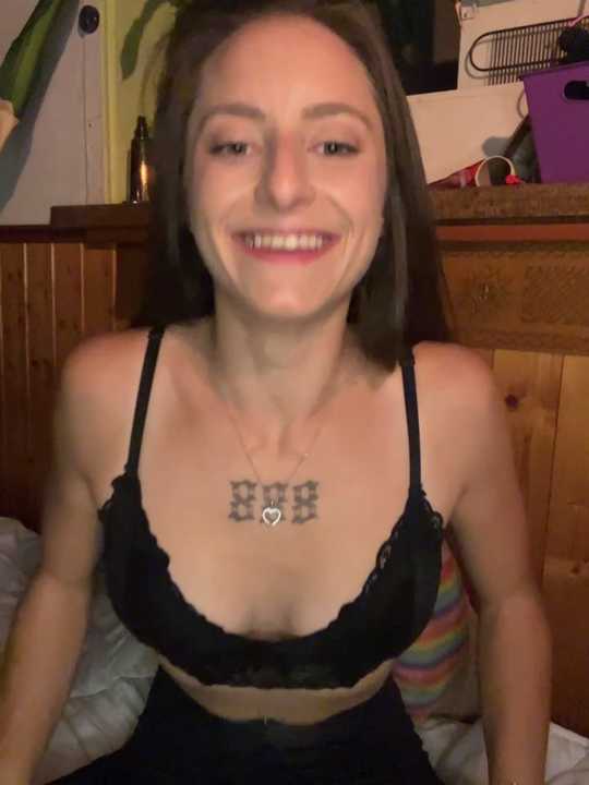 TeenLeonie18 cam recording