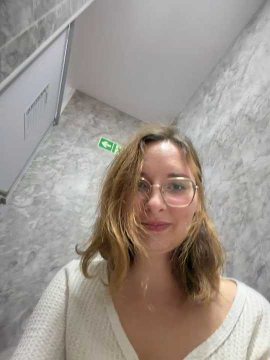 The_Snowwhitee Stripchat recording – Oct 18, 2026