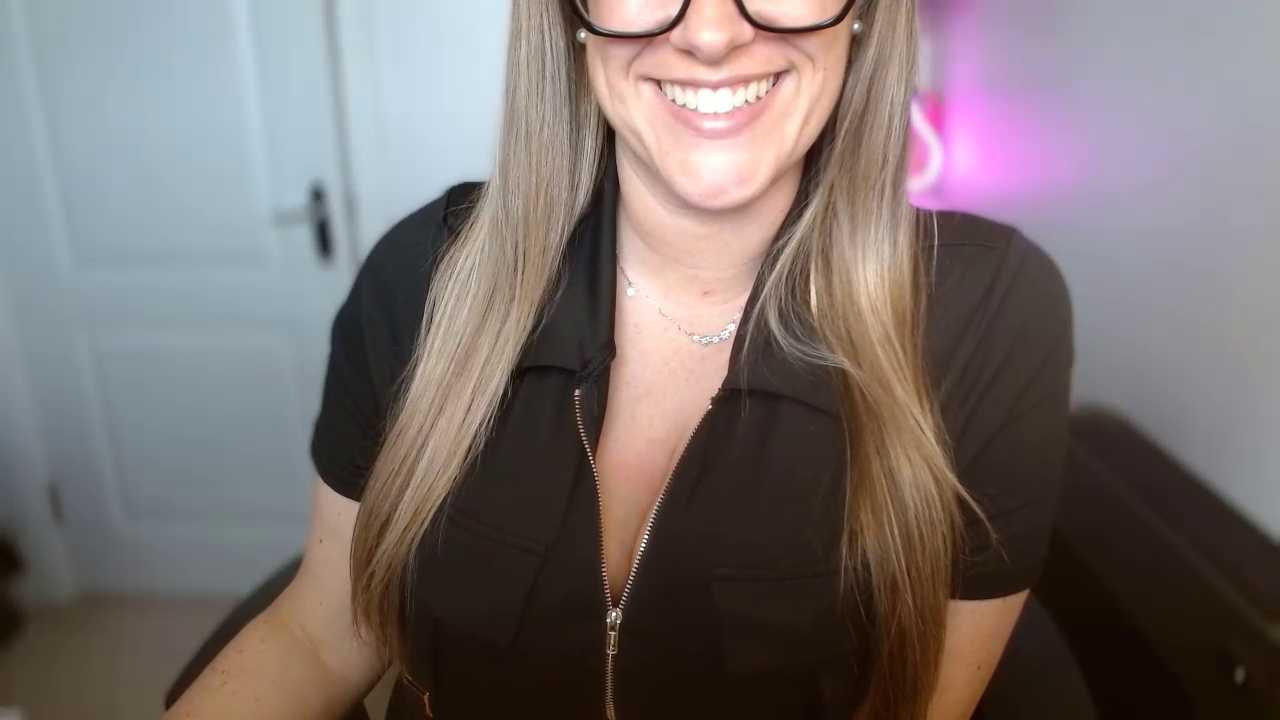 TittieTia19 cam recording