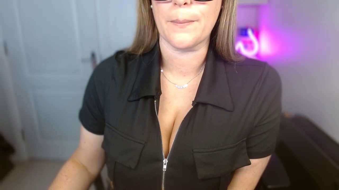 TittieTia19 cam recording