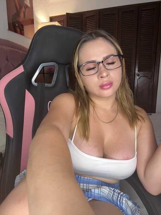Trixie1__ cam recording