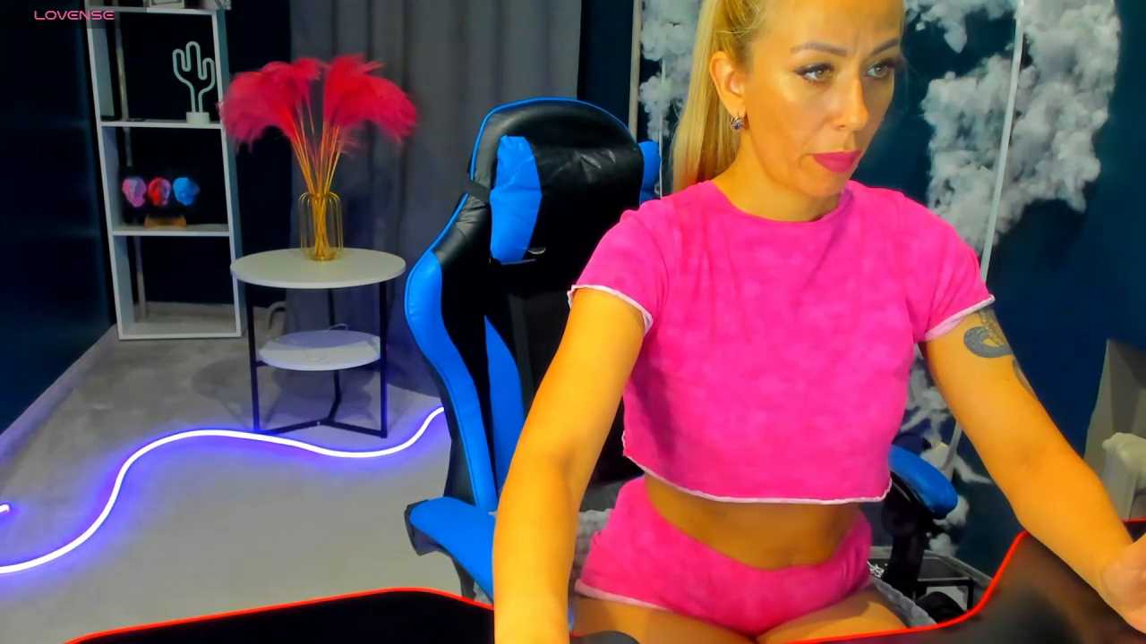 Valerie_Foxy