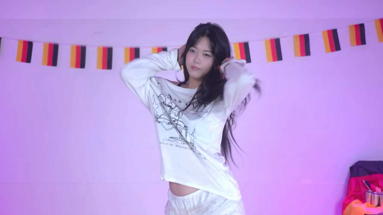 Velvet--girl cam recording