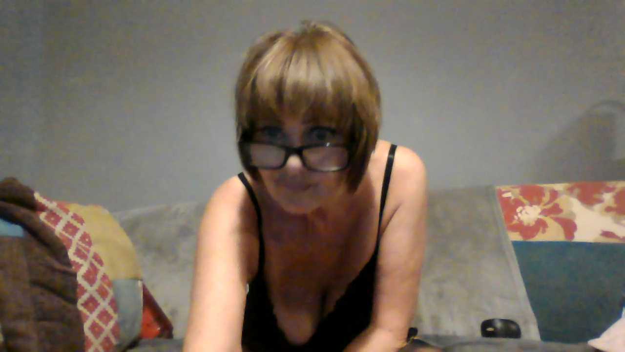 Velvet-Amorous-Milf cam recording
