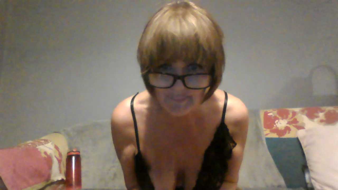 Velvet-Amorous-Milf cam recording