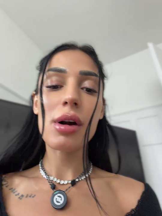 Vicky_luxe