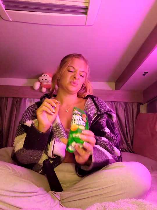 Vixen-Addiction Stripchat recording – Oct 21, 2026